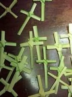 Palmas hechas en pequeñas cruces