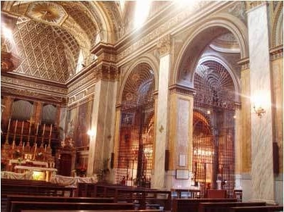 Interior de la Iglesia que alberga la imagen de Nuestra Señora del Buen Consejo