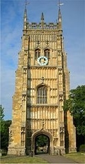 Imagen: Gran torre de reloj de piedra de Evesham Abbey, fundada por St. Egwin